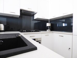 Réfrigérateur, micro-ondes, four, grille-pain