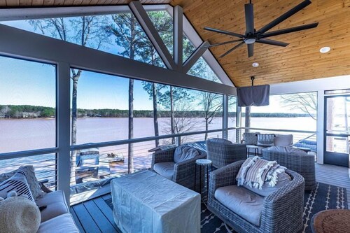 Lake Oconee lake front with pool