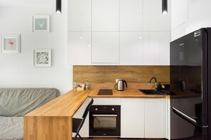 Refrigerador, microondas, horno y lavavajillas 