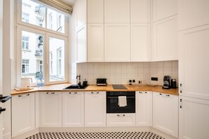 Fridge, microwave, oven, dishwasher