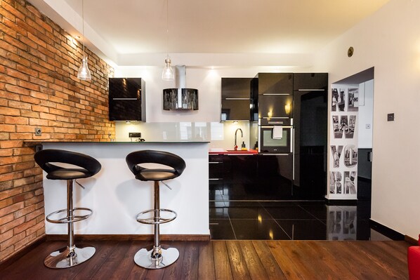 Réfrigérateur, four, lave-vaisselle