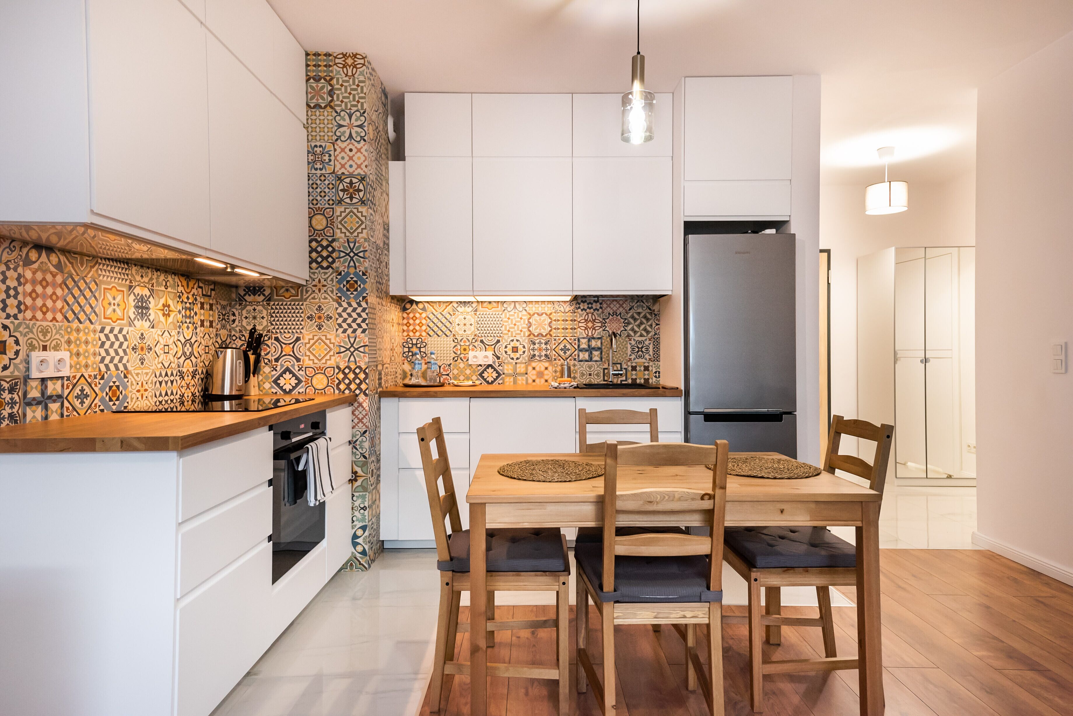 Kühlschrank, Mikrowelle, Ofen, Geschirrspüler