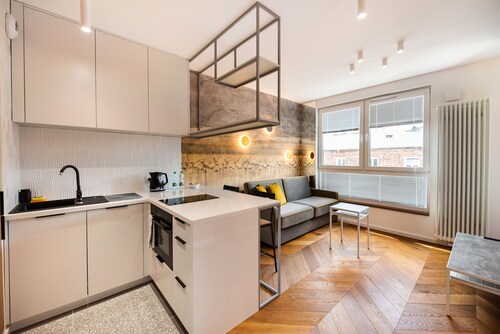 Nowa Praga Geometric Yellow Apartment