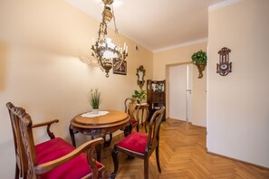 Interior - Downtown Antique Apartment (Warszawa)