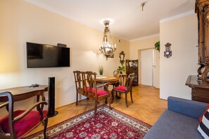 TV - Downtown Antique Apartment (Warszawa)