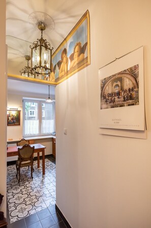 Interior - Downtown Antique Apartment (Warszawa)