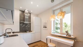 Fridge, microwave, stovetop, coffee/tea maker