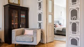 2 bedrooms, iron/ironing board, WiFi