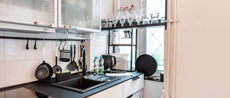 Fridge, microwave, stovetop, dishwasher