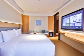 Quarto empresarial | 1 quarto, edredons de pluma, espaço de trabalho para notebook