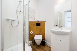 Shower, hair dryer, towels - National Stadium Cosy Studio #2 (Warszawa)