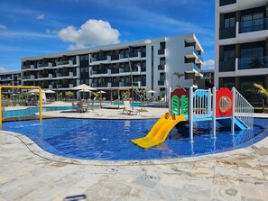 Apartament | Piscina | 8 piscines a l'aire lliure 