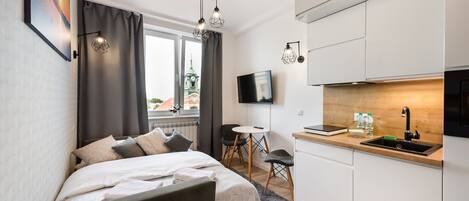 Iron/ironing board, WiFi, bed sheets