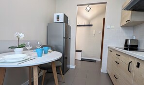 Fridge, microwave, stovetop, toaster