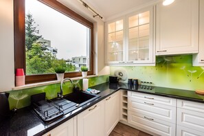 冰箱、微波炉、烤箱、炉灶