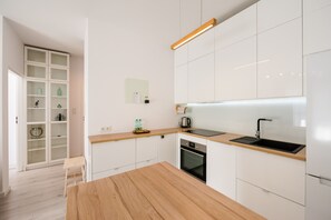 Refrigerador, horno, placa de cocina, lavavajillas