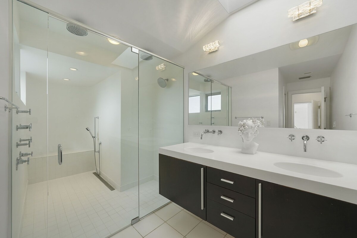 Photo 17 of The White House - Pet Friendly Luxury Beachfront Vacation Rental with Private Pool & Beach Access