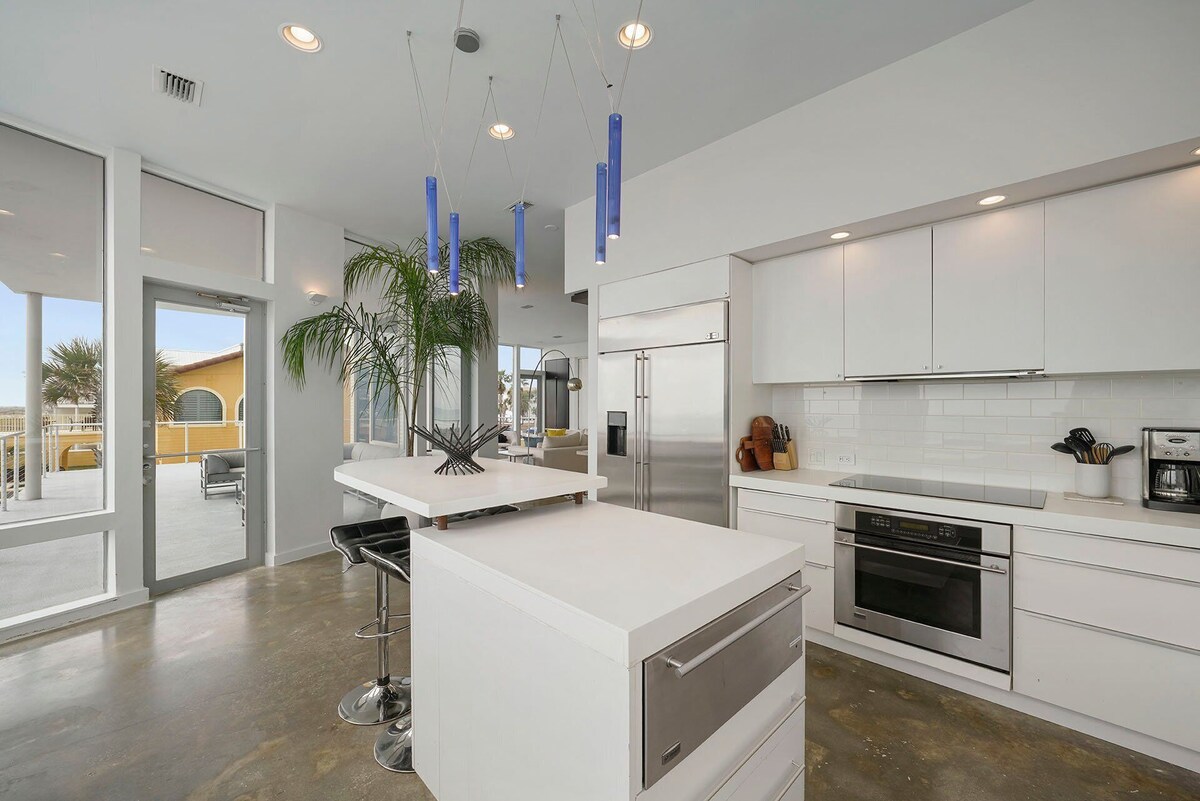 Photo 11 of The White House - Pet Friendly Luxury Beachfront Vacation Rental with Private Pool & Beach Access