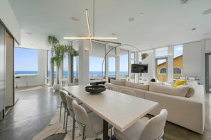 Dining - The White House - Pet Friendly Luxury Beachfront Vacation Rental with Private Pool & Beach Access (Destin)