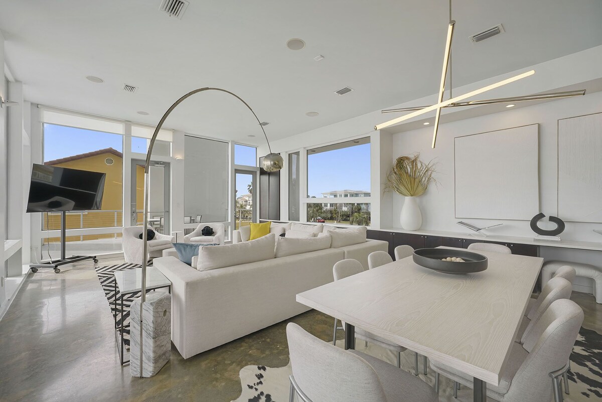 Photo 7 of The White House - Pet Friendly Luxury Beachfront Vacation Rental with Private Pool & Beach Access