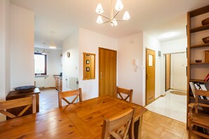 Dining - Woronicza Homey Wooden Apartment (Warszawa)