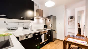 Kylskåp, ugn, spishäll och diskmaskin