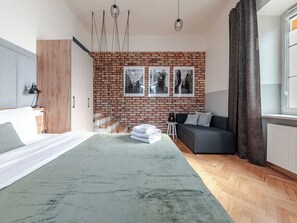 2 bedrooms, iron/ironing board, WiFi, bed sheets