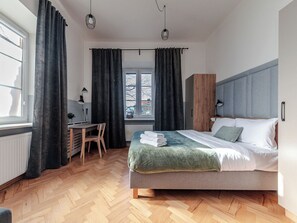 2 bedrooms, iron/ironing board, WiFi, bed sheets