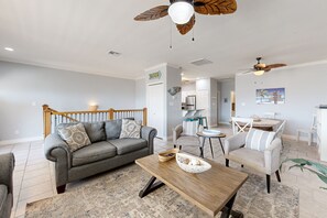 TV - Shared Heated Pool, Hot Tub, Pet Friendly, Golf Cart Access (Port Aransas)