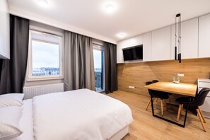 Iron/ironing board, WiFi, bed sheets