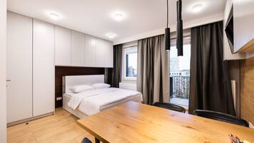 Iron/ironing board, WiFi, bed sheets