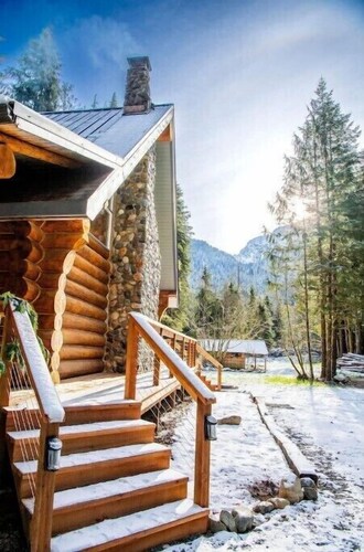Mt Pilchuck View Cedar's Cabin