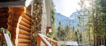 Mt Pilchuck View Cedar's Cabin