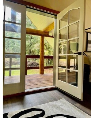 Interior - Mt Pilchuck View Cedar's Cabin (Granite Falls)