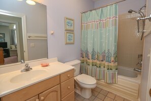 Shower, jetted bath, towels