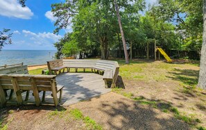 Property grounds - Single level 3 BR Home with Private Pool, 375 yards to beach (Southern Shores)