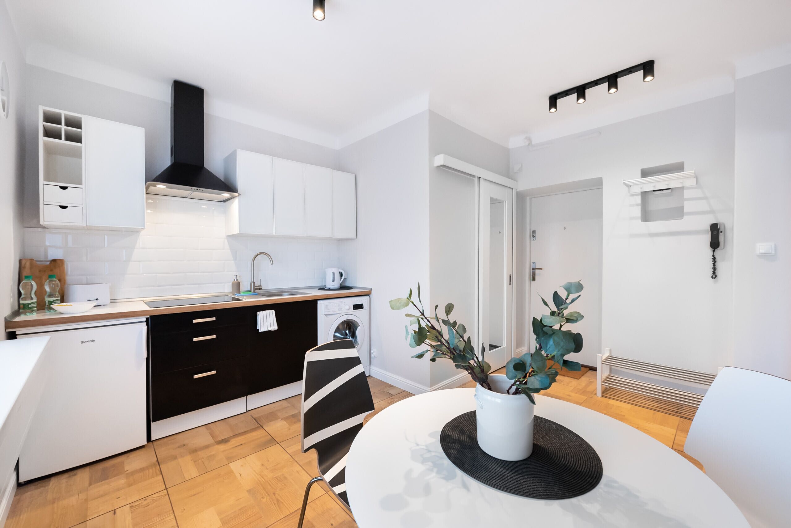 Fridge, stovetop, dishwasher, toaster