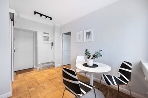 Dining - Metro Ratusz Arsenał Designer Studio (Warszawa)