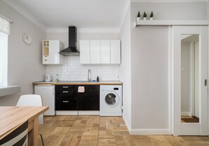 Fridge, stovetop, dishwasher, toaster