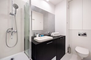 Dusche, Haartrockner, Handtücher