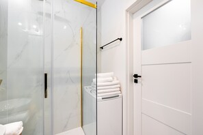 Shower, free toiletries, hair dryer, towels
