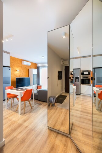 Metro Młynów Vibrant Apartment