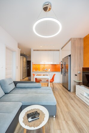 TV - Metro Młynów Vibrant Apartment (Warszawa)