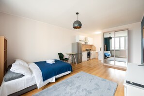 Iron/ironing board, WiFi, bed sheets