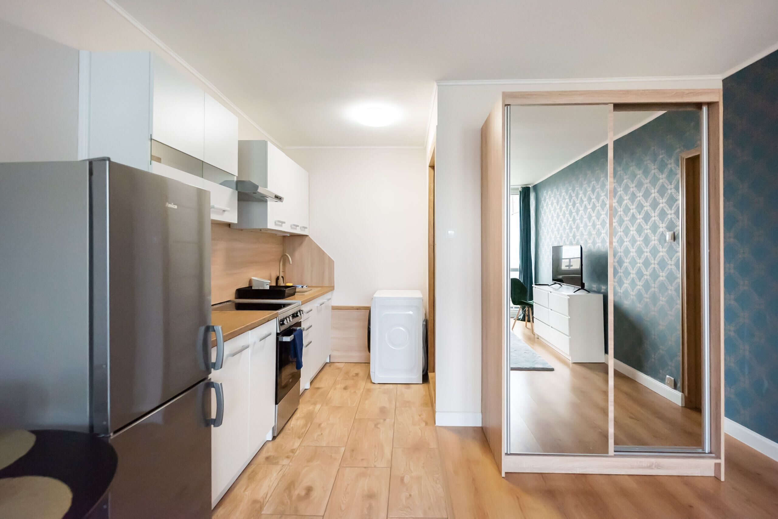 Fridge, oven, stovetop