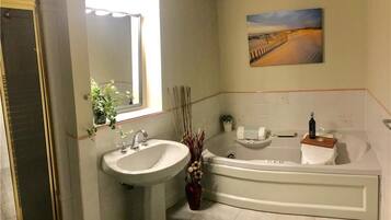 Separate tub and shower, jetted tub, free toiletries, hair dryer