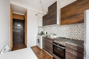 Kylskåp, ugn och spishäll