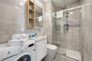 Shower, hair dryer, towels