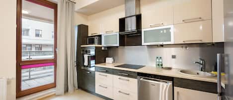 Fridge, microwave, oven, stovetop