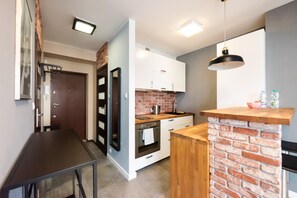 Kylskåp, ugn och spishäll